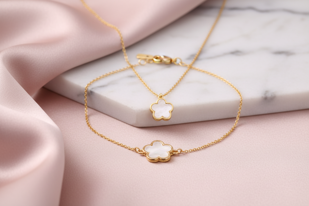 Image hero avec bijoux en avant-plan